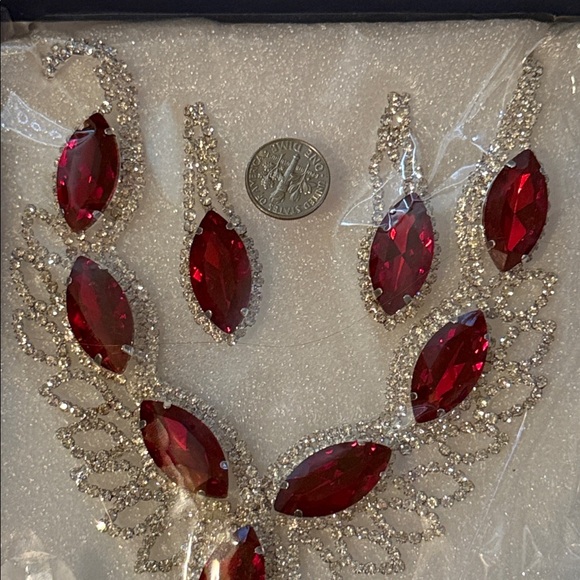 Beautiful Silver & Ruby Gemstone Necklace & Earring Set - Picture 5 of 6